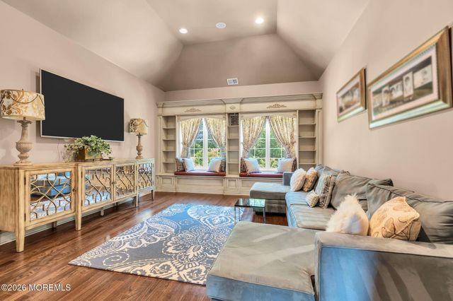 24 Embry Farm Road, Marlboro, NJ 07746