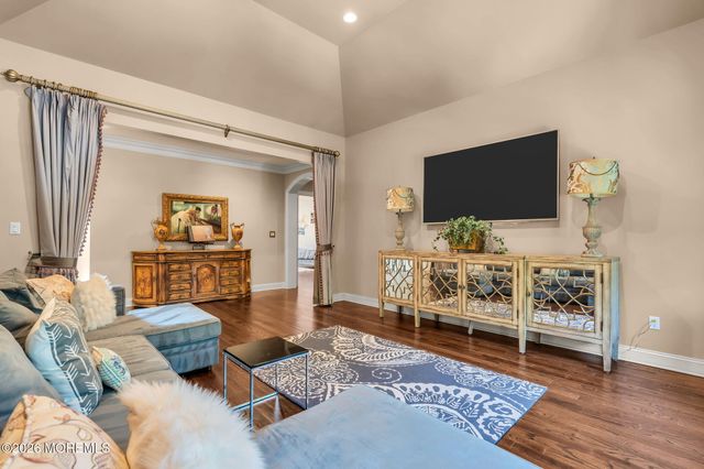 24 Embry Farm Road, Marlboro, NJ 07746