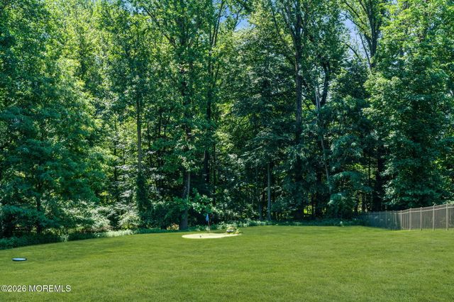 24 Embry Farm Road, Marlboro, NJ 07746