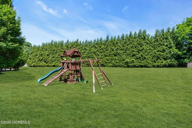 24 Embry Farm Road, Marlboro, NJ 07746