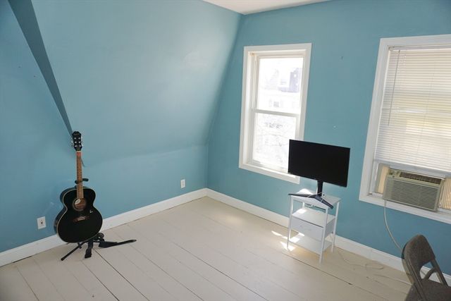 112 Durant St, Lowell, MA 01850