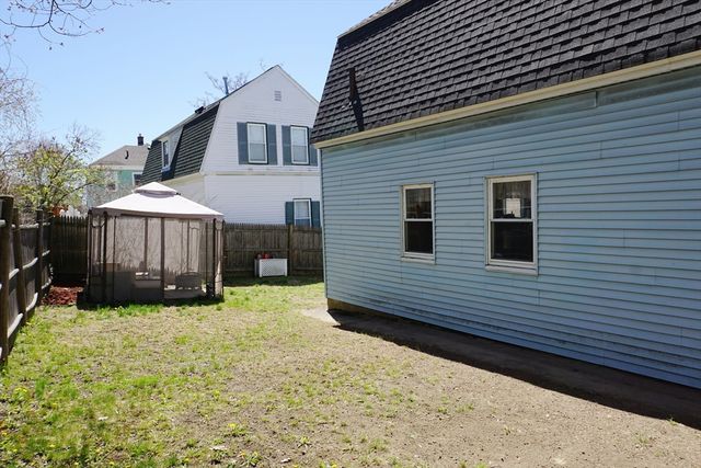 112 Durant St, Lowell, MA 01850