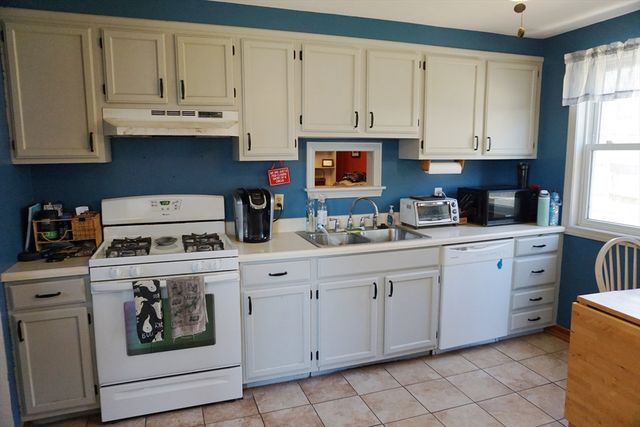 112 Durant St, Lowell, MA 01850