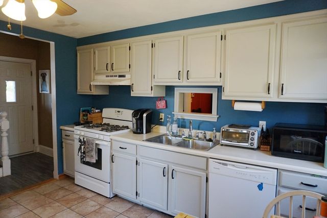 112 Durant St, Lowell, MA 01850