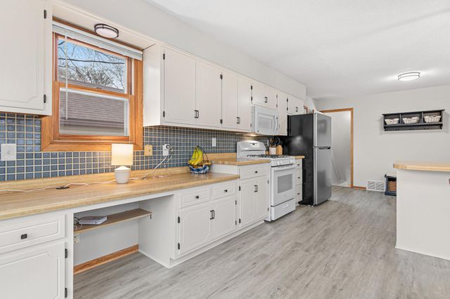 2051 107th Avenue NW, Coon Rapids, MN 55433