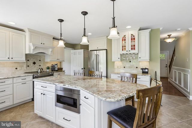 116 LONGWOOD CIR, Doylestown, PA 18901