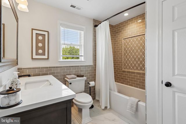 116 LONGWOOD CIR, Doylestown, PA 18901