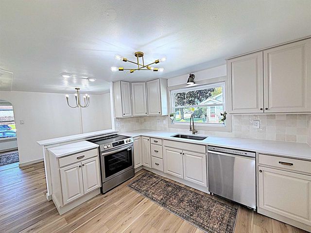 918 GRAND AVENUE, Little Chute, WI 54140