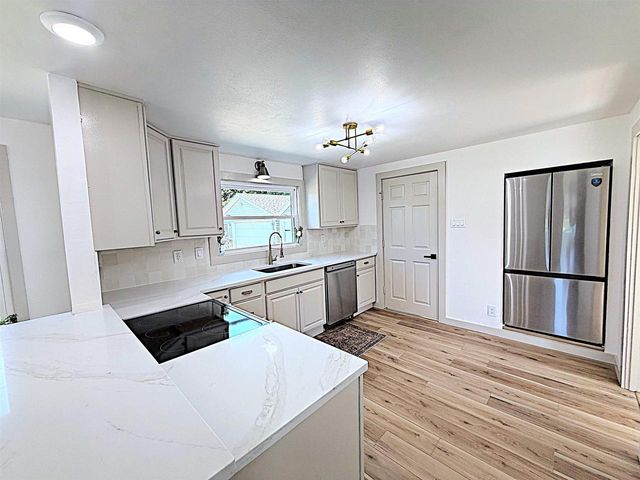 918 GRAND AVENUE, Little Chute, WI 54140