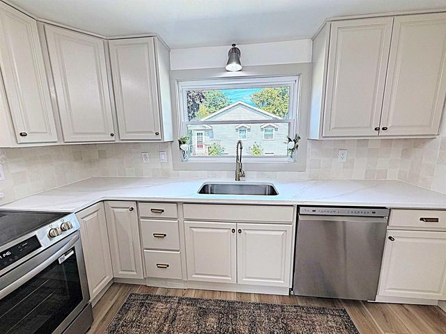 918 GRAND AVENUE, Little Chute, WI 54140
