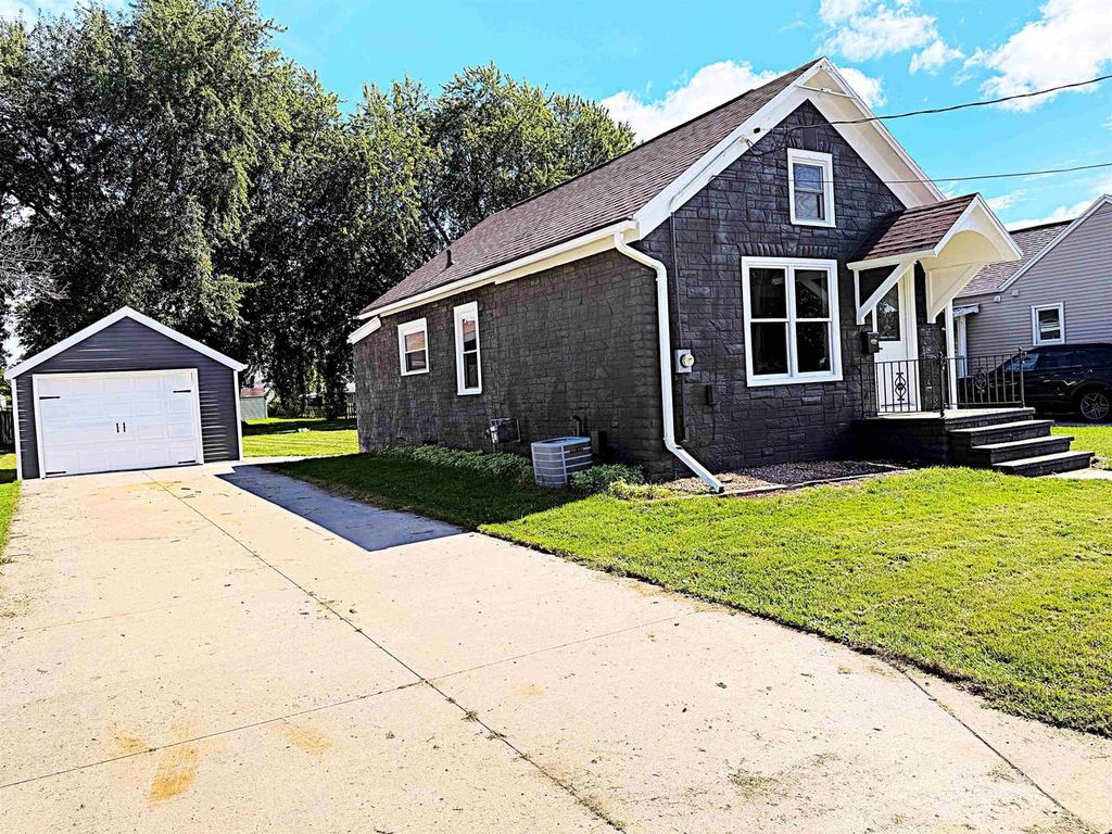 918 GRAND AVENUE, Little Chute, WI 54140