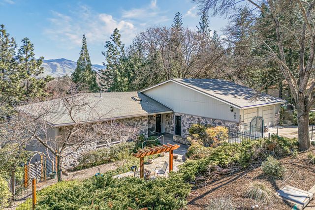 580 Weller Lane, Ashland, OR 97520
