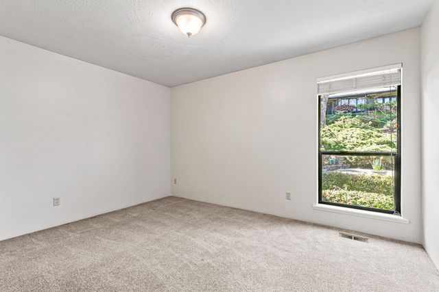 580 Weller Lane, Ashland, OR 97520