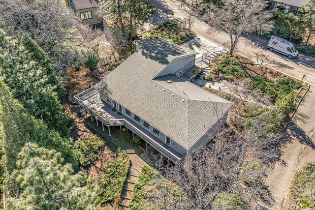 580 Weller Lane, Ashland, OR 97520