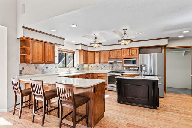 580 Weller Lane, Ashland, OR 97520