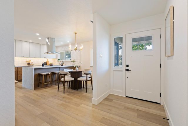 8949 Plaza Park Dr, Elk Grove, CA 95624