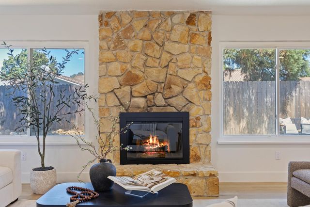 8949 Plaza Park Dr, Elk Grove, CA 95624