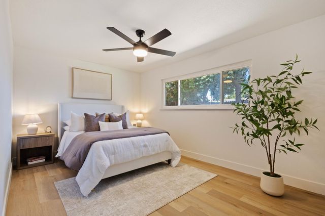 8949 Plaza Park Dr, Elk Grove, CA 95624