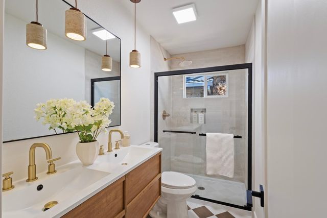 8949 Plaza Park Dr, Elk Grove, CA 95624