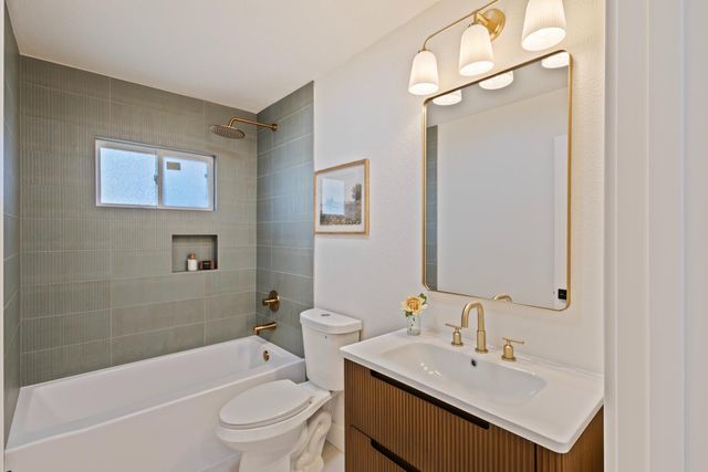 8949 Plaza Park Dr, Elk Grove, CA 95624