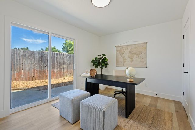 8949 Plaza Park Dr, Elk Grove, CA 95624