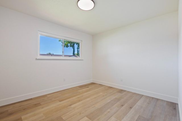 8949 Plaza Park Dr, Elk Grove, CA 95624