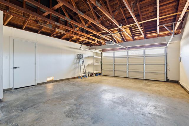 8949 Plaza Park Dr, Elk Grove, CA 95624