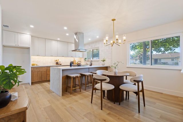 8949 Plaza Park Dr, Elk Grove, CA 95624