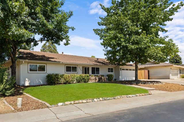 8949 Plaza Park Dr, Elk Grove, CA 95624