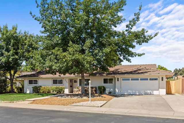 8949 Plaza Park Dr, Elk Grove, CA 95624