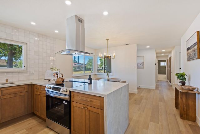 8949 Plaza Park Dr, Elk Grove, CA 95624