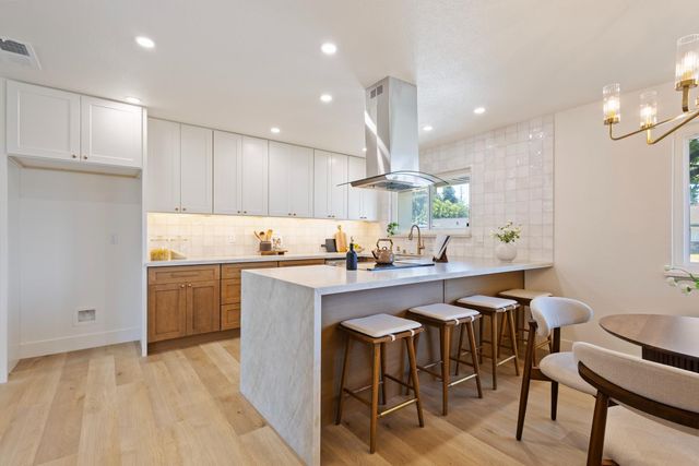 8949 Plaza Park Dr, Elk Grove, CA 95624