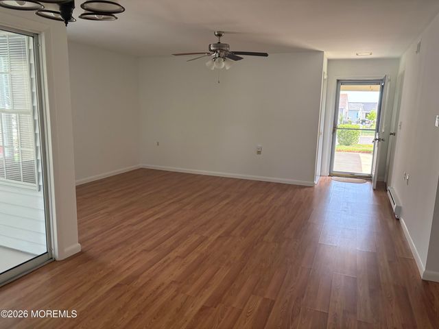 21 Newbury Row, Manchester, NJ 08759