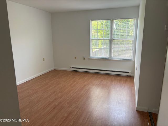 21 Newbury Row, Manchester, NJ 08759