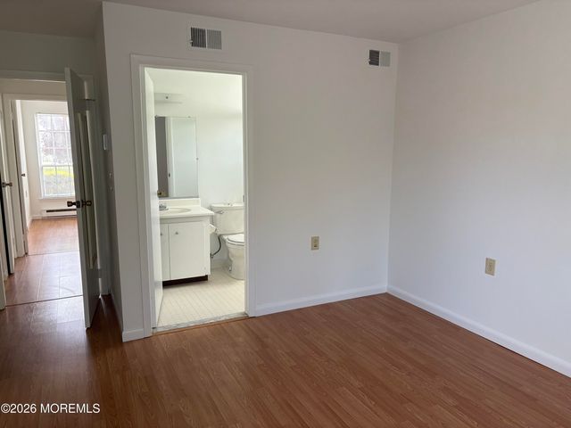 21 Newbury Row, Manchester, NJ 08759
