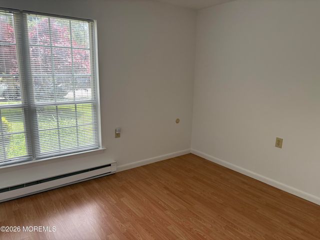 21 Newbury Row, Manchester, NJ 08759