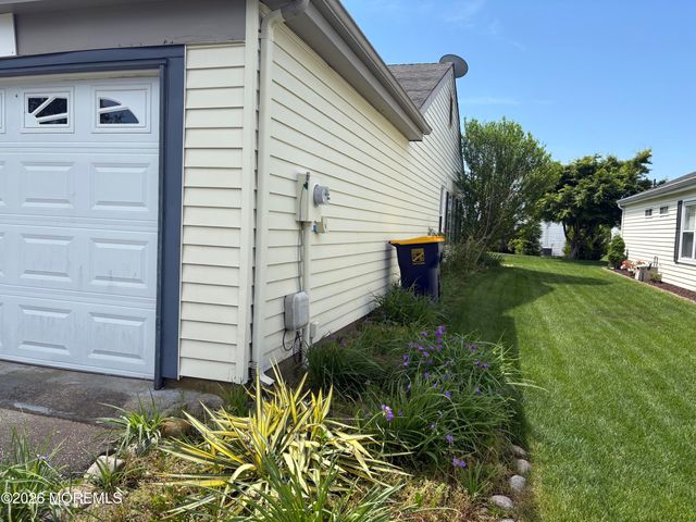 21 Newbury Row, Manchester, NJ 08759