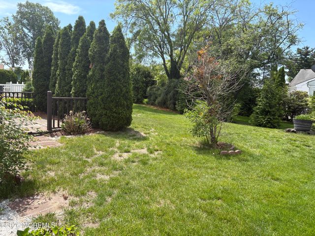 21 Newbury Row, Manchester, NJ 08759