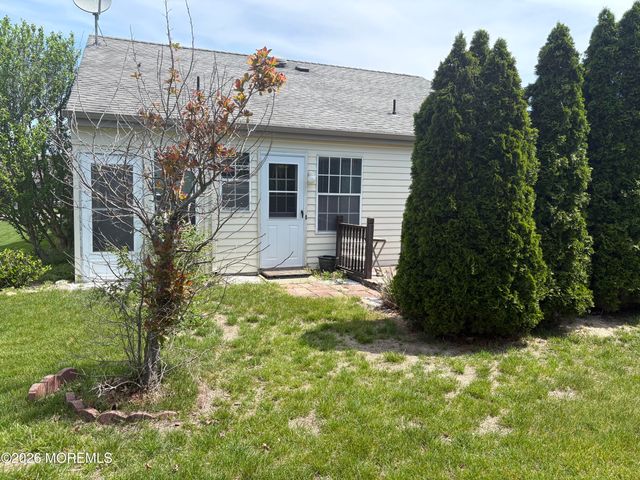 21 Newbury Row, Manchester, NJ 08759
