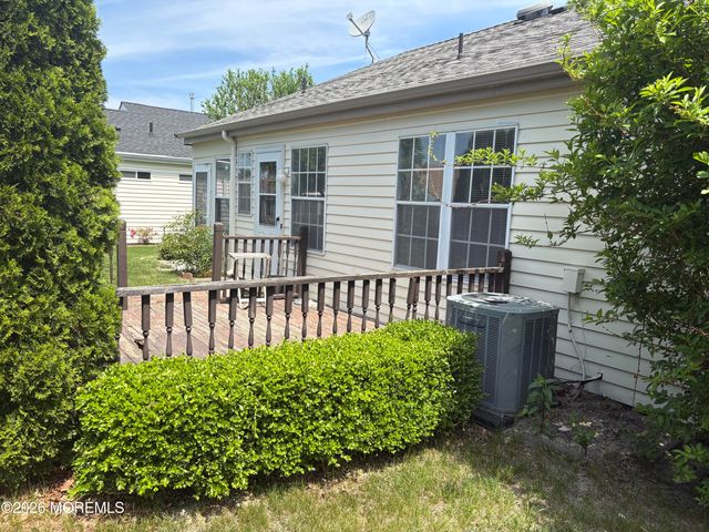 21 Newbury Row, Manchester, NJ 08759