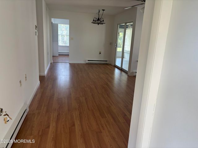 21 Newbury Row, Manchester, NJ 08759