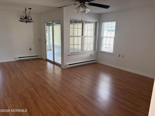 21 Newbury Row, Manchester, NJ 08759
