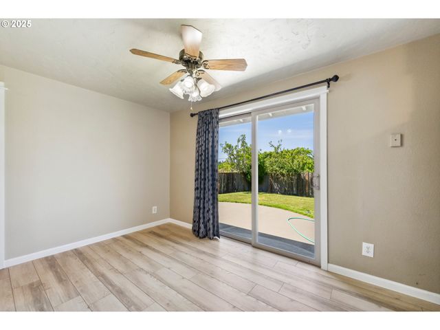 3840 VISTA Dr, North Bend, OR 97459