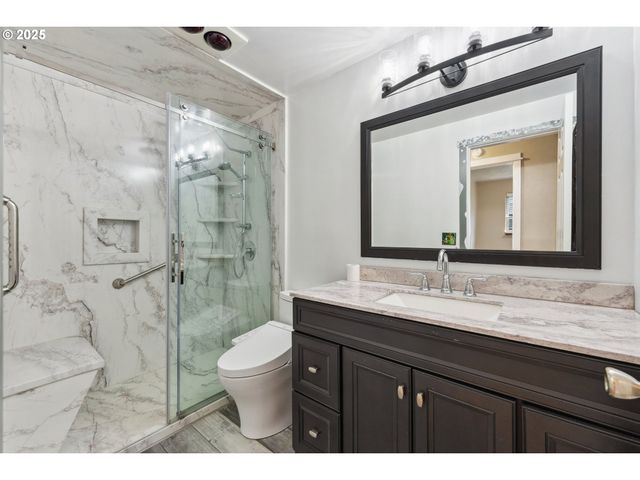 3840 VISTA Dr, North Bend, OR 97459