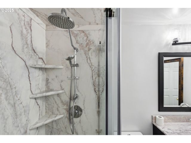 3840 VISTA Dr, North Bend, OR 97459