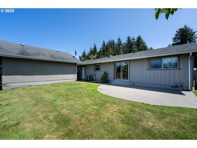 3840 VISTA Dr, North Bend, OR 97459
