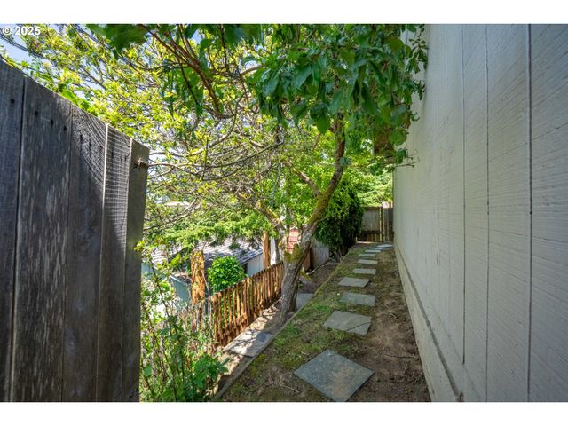 3840 VISTA Dr, North Bend, OR 97459