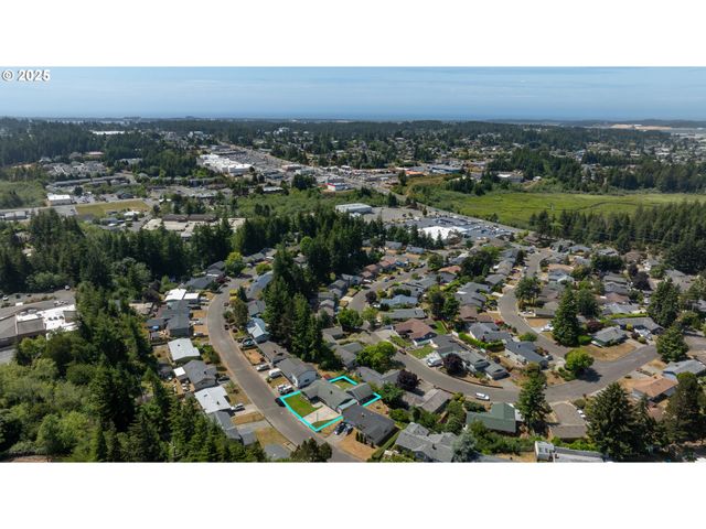 3840 VISTA Dr, North Bend, OR 97459