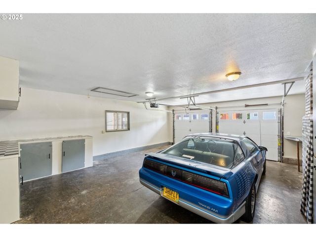 3840 VISTA Dr, North Bend, OR 97459