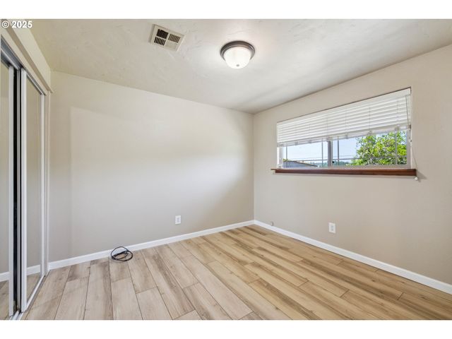 3840 VISTA Dr, North Bend, OR 97459